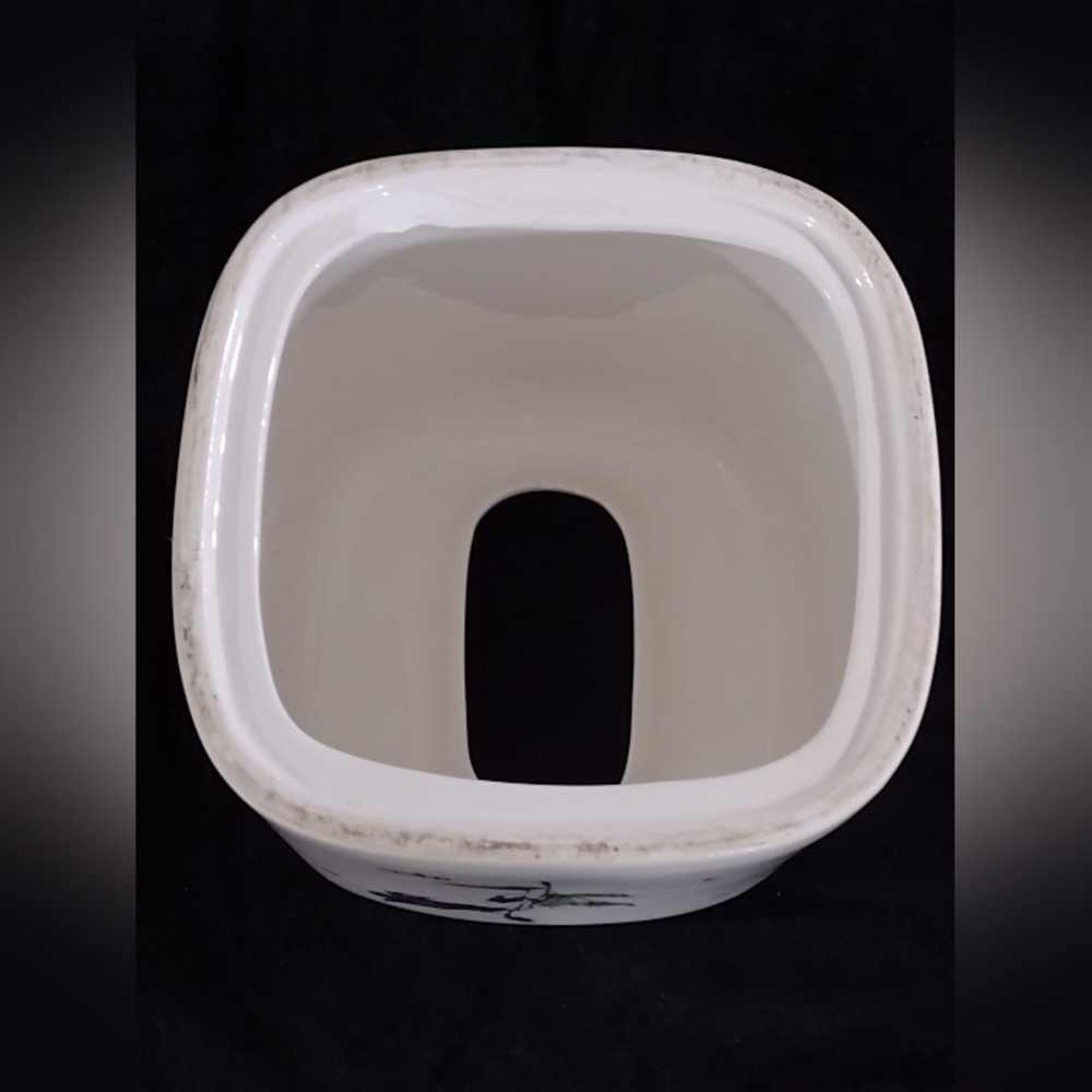 Tissue holder - Picture 8 of 11